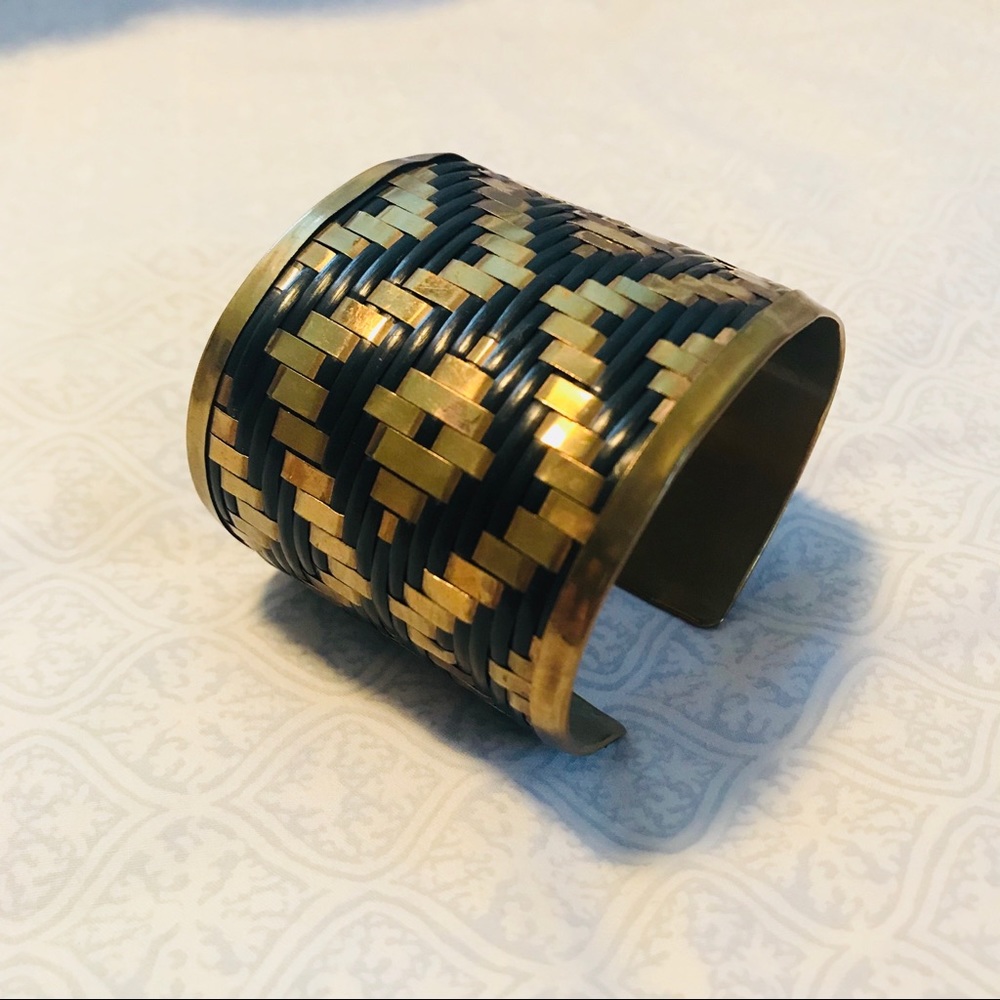 Vintage brass wrist cuff. Weaved brass&black.